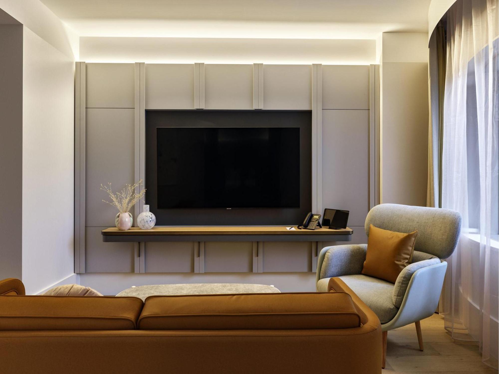 Junior Suite with One King Bed - Higher Floor